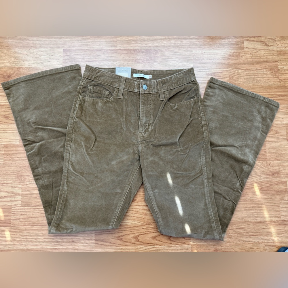 NWT WOMEN LEVI’S Beige Corduroy Pants